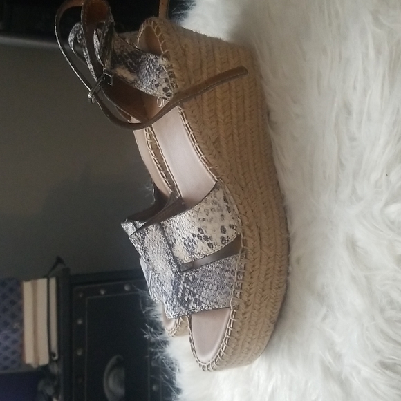 Brand new Franco Sarto snake print size 10 - Picture 2 of 3